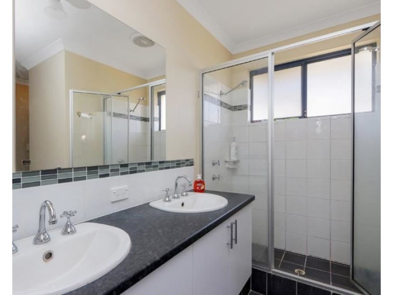 33 Leichhardt Crossing, Hammond Park WA 6164