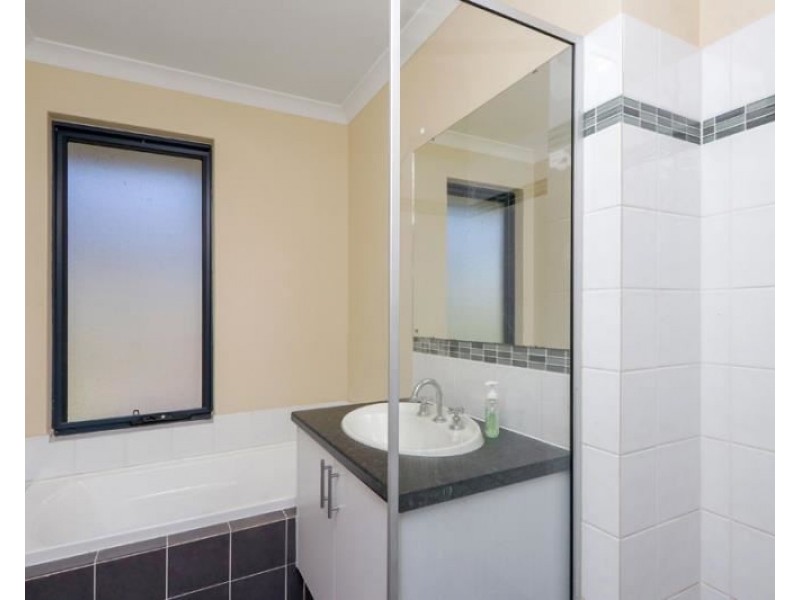 33 Leichhardt Crossing, Hammond Park WA 6164