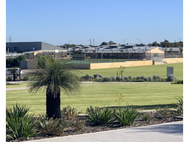 10 Tiliqua Crescent, Wandi WA 6167
