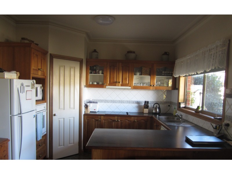 2/11 McDonald Street, Mansfield VIC 3722