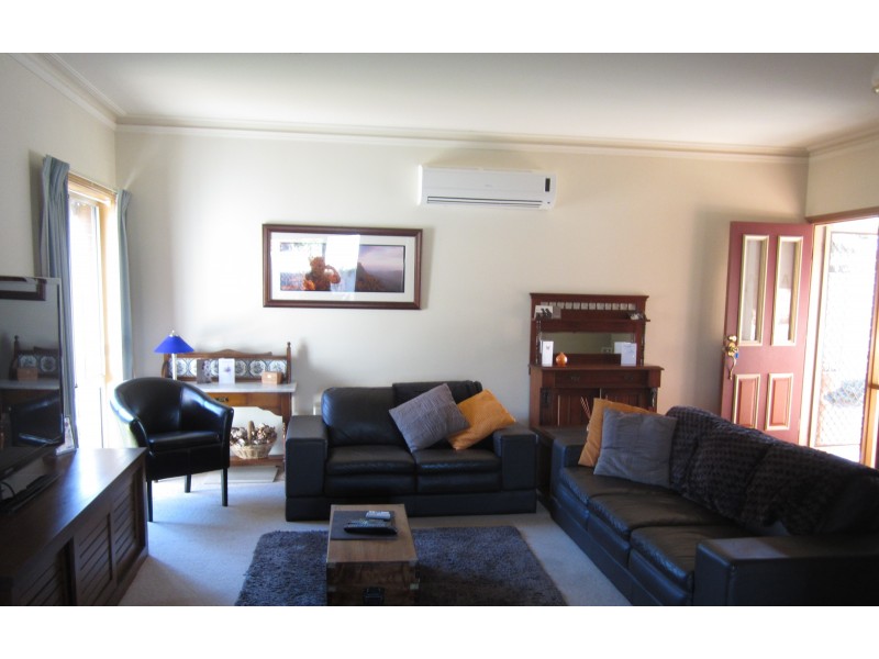 2/11 McDonald Street, Mansfield VIC 3722