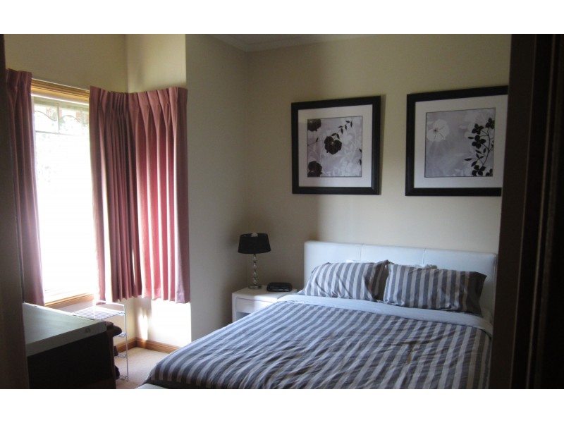 2/11 McDonald Street, Mansfield VIC 3722