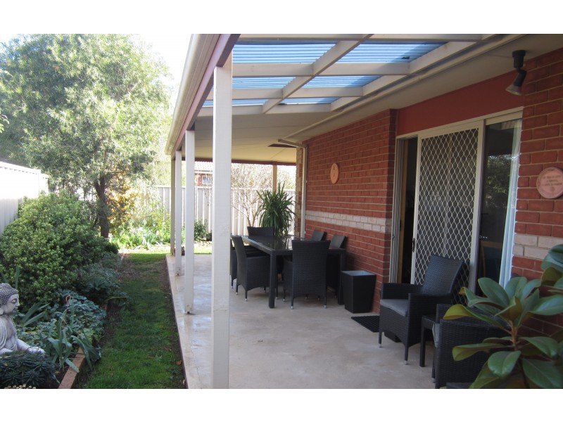 2/11 McDonald Street, Mansfield VIC 3722