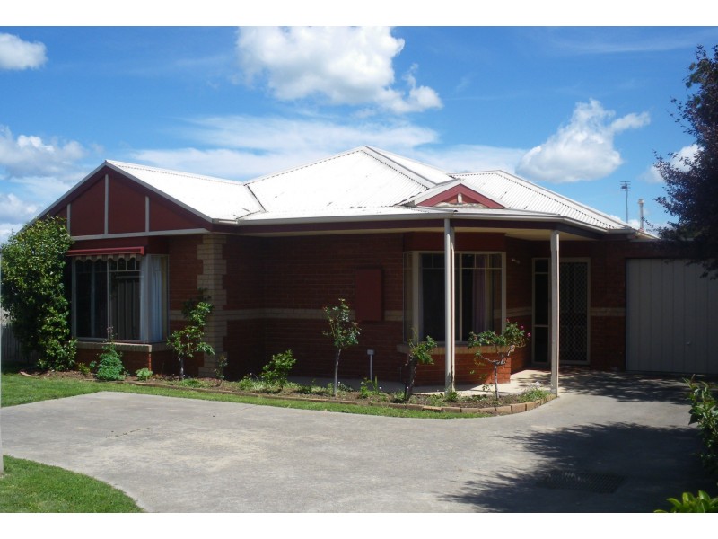 2/11 McDonald Street, Mansfield VIC 3722