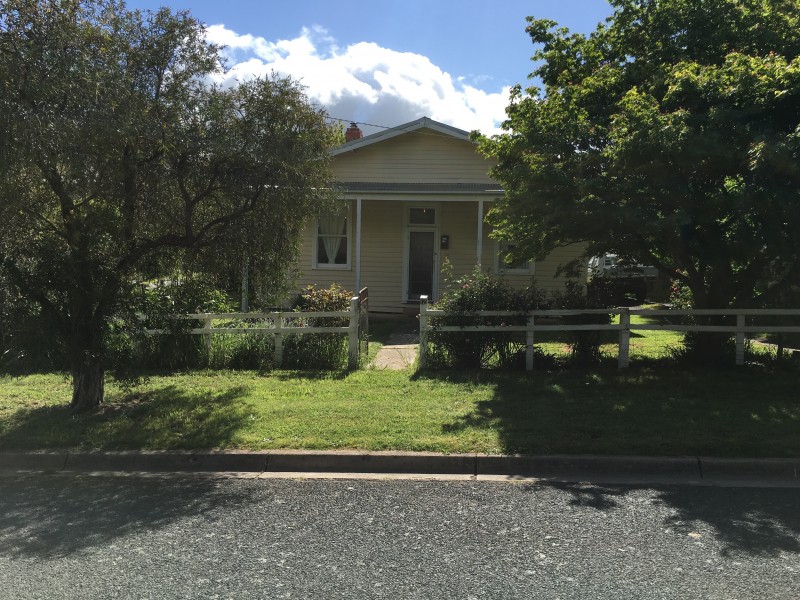 12 Philip Street (Bonnie Doon), Mansfield VIC 3722