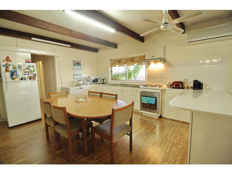 2 Young Street, Bonnie Doon VIC 3720