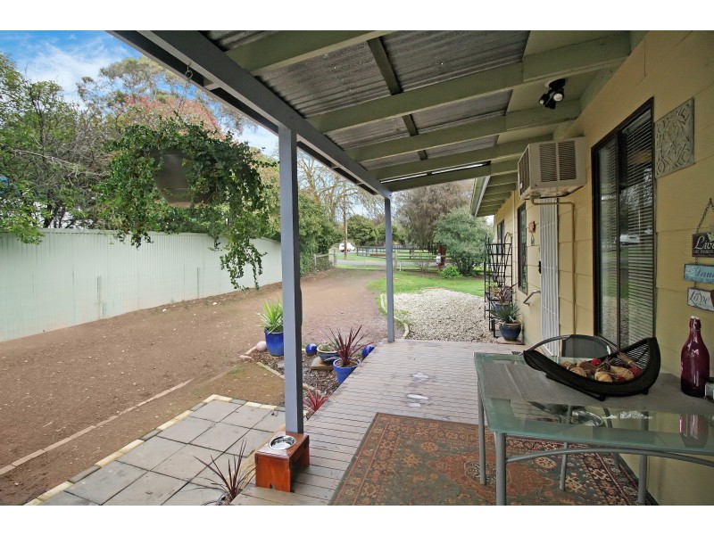 4 Young Street, Bonnie Doon VIC 3720