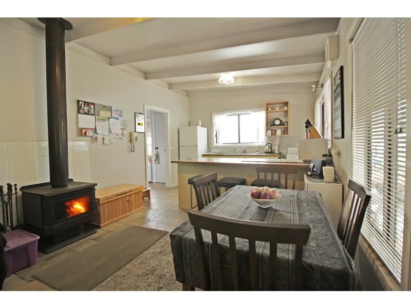 4 Young Street, Bonnie Doon VIC 3720