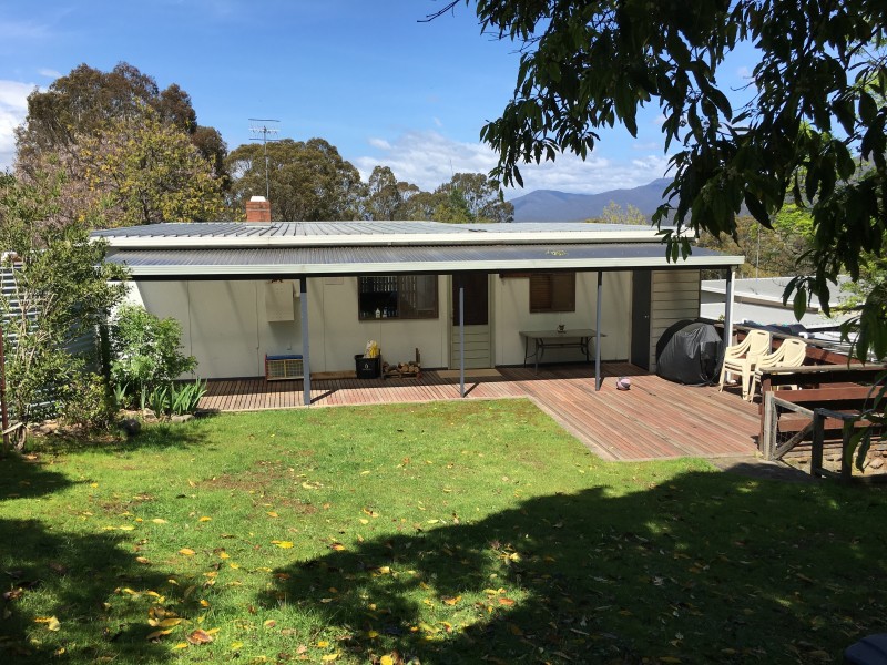 3 Goughs Crescent, Goughs Bay VIC 3723