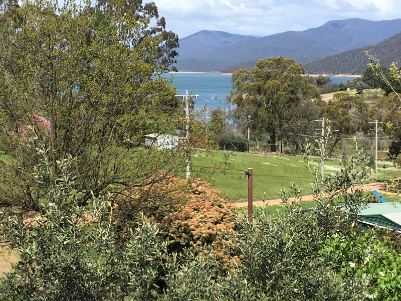 3 Goughs Crescent, Goughs Bay VIC 3723