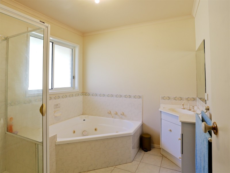 4 Chanro Court, Bonnie Doon VIC 3720