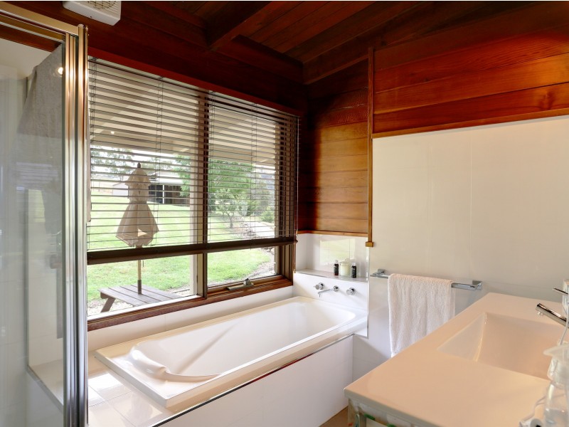 292 Ford Drive, Mansfield VIC 3722