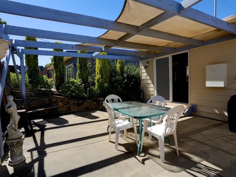 38 Dawn Crescent, Bonnie Doon VIC 3720