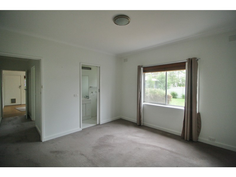 1 Cricket Street, Mansfield VIC 3722