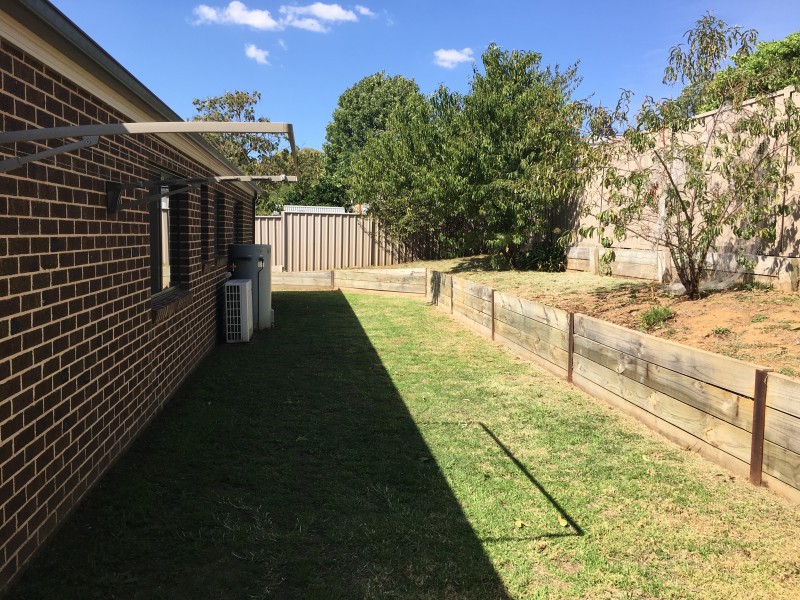 2/12 Cricket Street, Mansfield VIC 3722