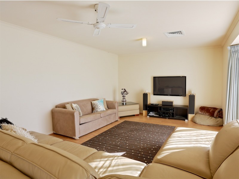 4 Chanro Crt, Bonnie Doon VIC 3720