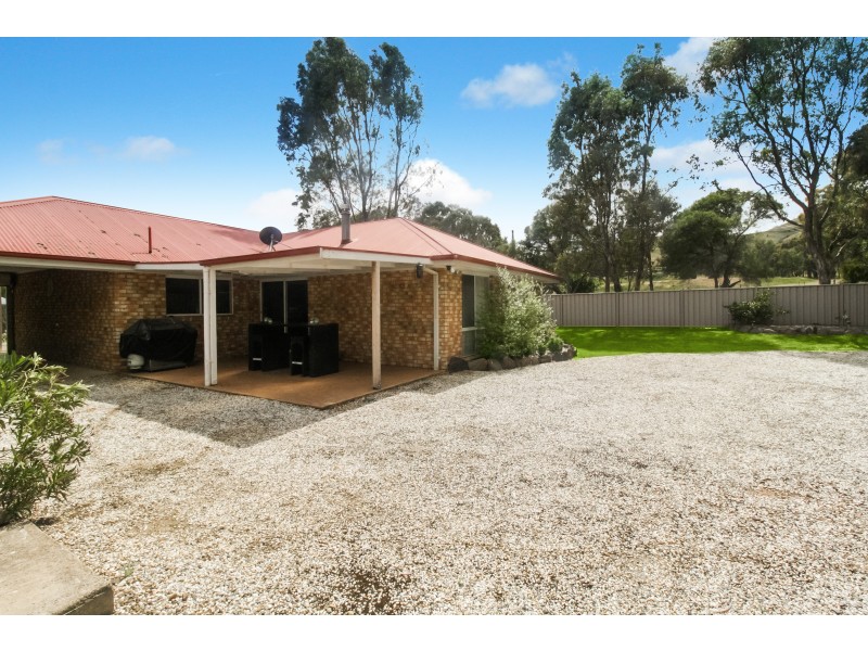 4 Chanro Crt, Bonnie Doon VIC 3720