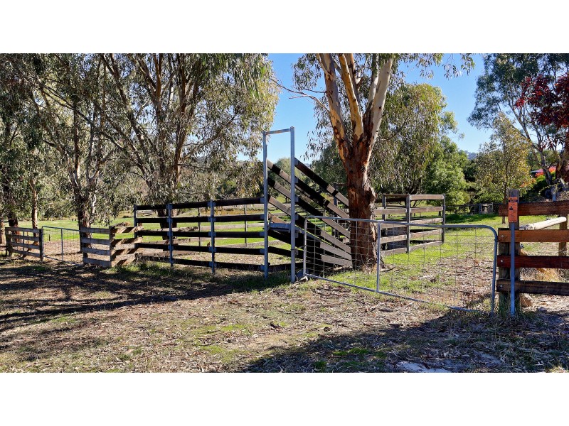 142 Dry Creek Road, Bonnie Doon VIC 3720