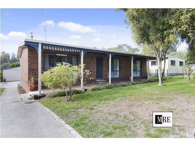 6 Young St, Bonnie Doon VIC 3720