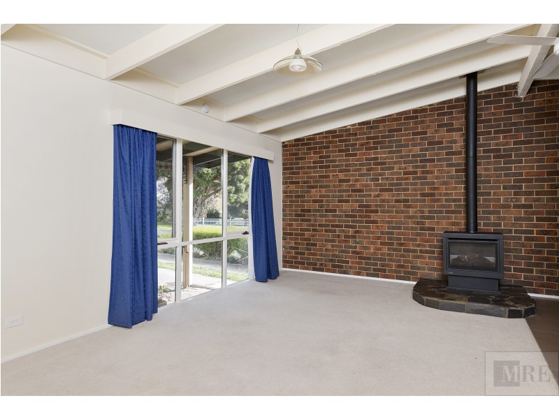 6 Young St, Bonnie Doon VIC 3720