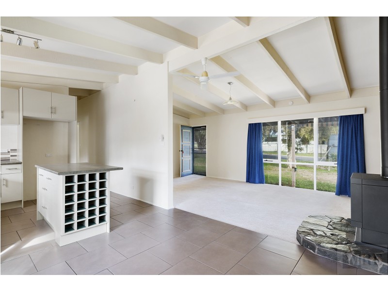 6 Young St, Bonnie Doon VIC 3720