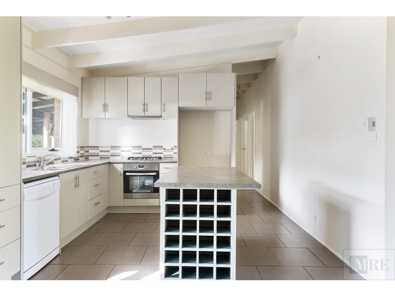 6 Young St, Bonnie Doon VIC 3720