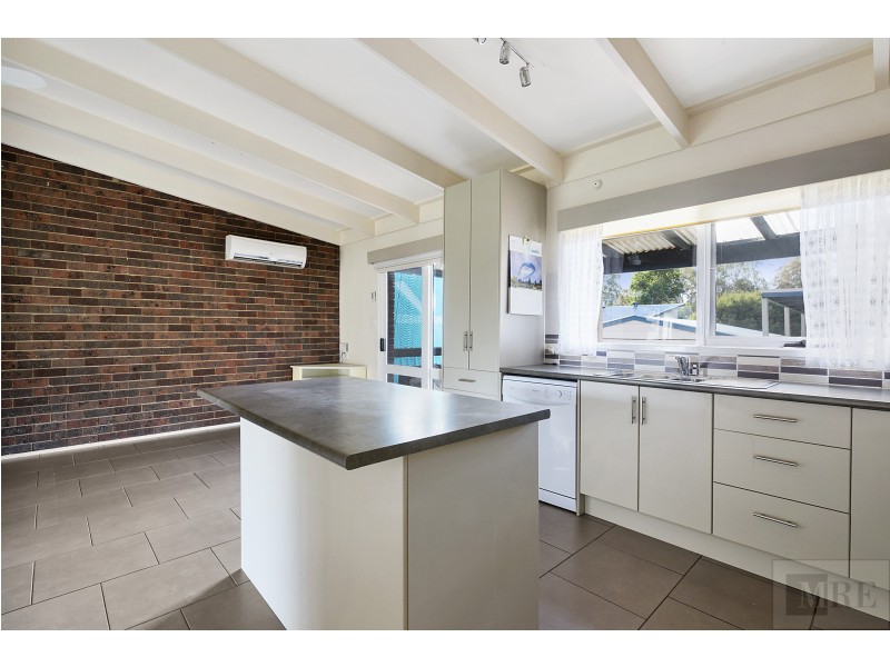 6 Young St, Bonnie Doon VIC 3720