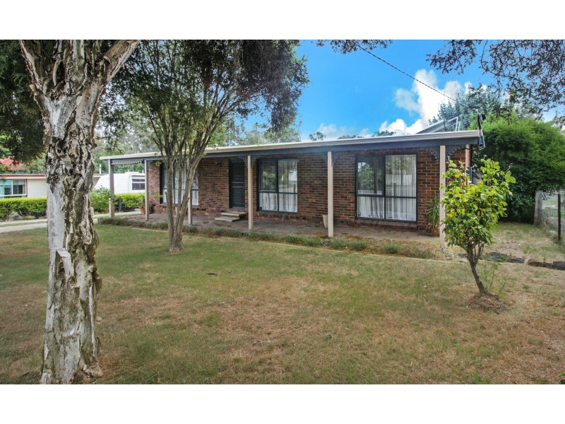 6 Young St, Bonnie Doon VIC 3720