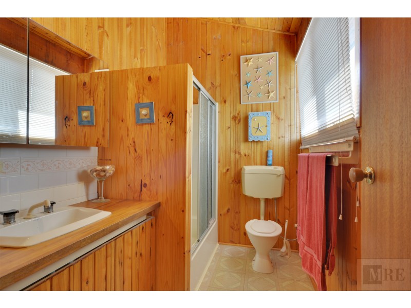 1 Murmuring Way, Goughs Bay VIC 3723