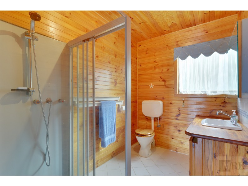 1 Murmuring Way, Goughs Bay VIC 3723