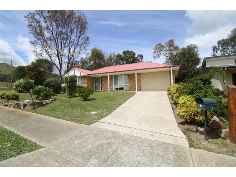 4 Chanro Court, Mansfield VIC 3722