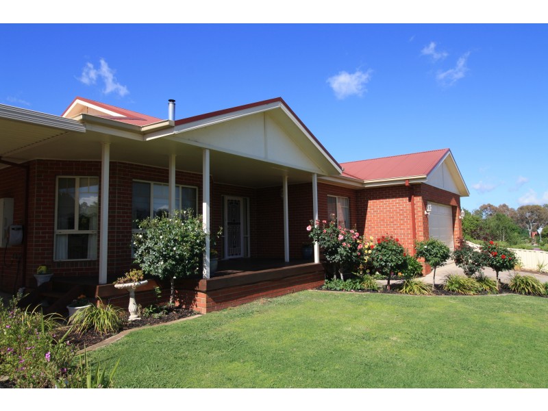 22 Cambridge Drive, Mansfield VIC 3722