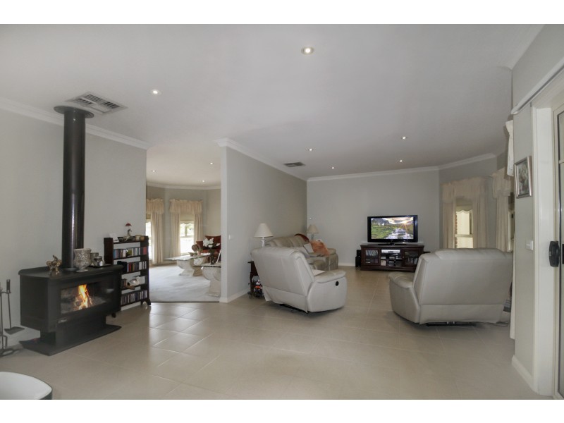 22 Cambridge Drive, Mansfield VIC 3722