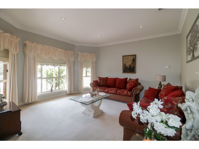 22 Cambridge Drive, Mansfield VIC 3722