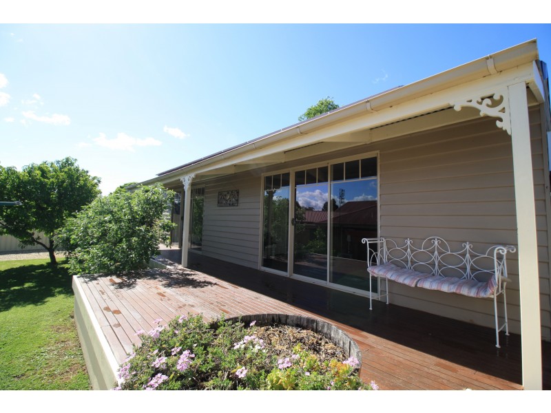22 Cambridge Drive, Mansfield VIC 3722