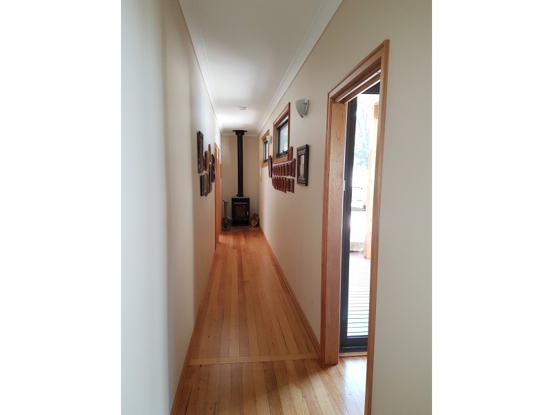 77 Willowlake Drive (Macs Cove), Mansfield VIC 3722