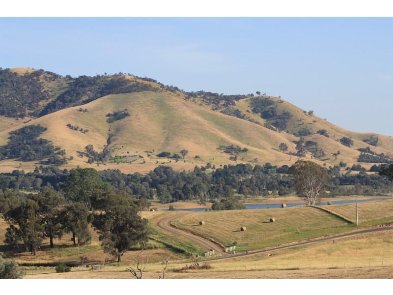 33 Loyola Drive, Mansfield VIC 3722