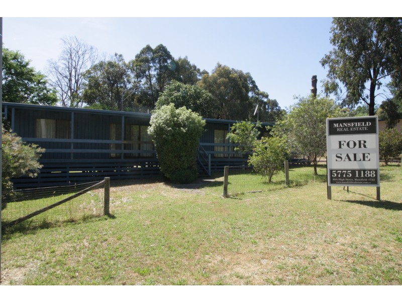 1 Willow Lake Drive, Macs Cove VIC 3723