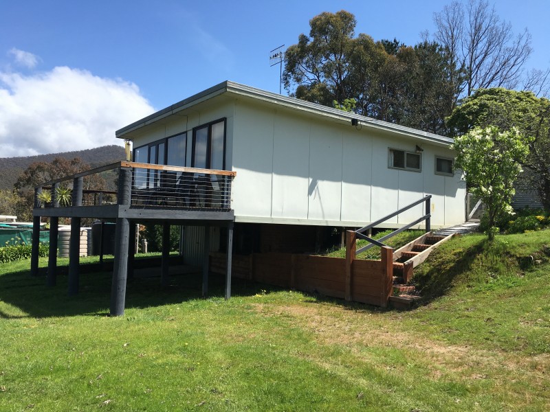 3 Goughs Crescent, Goughs Bay VIC 3723