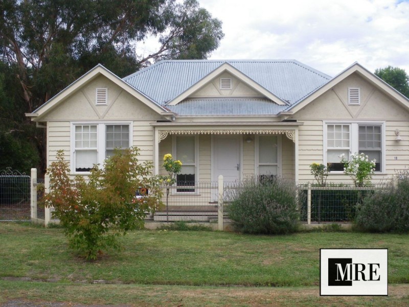1B The Parade, Mansfield VIC 3722