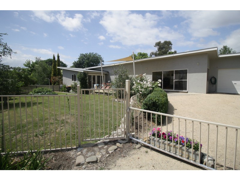 39 Elvins Street, Mansfield VIC 3722