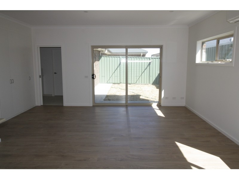 2/18 Kidston Parade, Mansfield VIC 3722