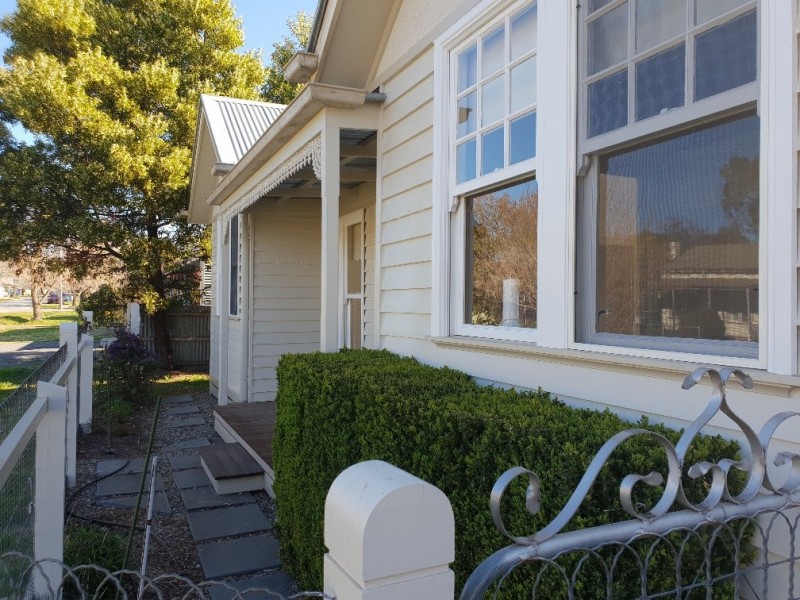 1B The Parade, Mansfield VIC 3722