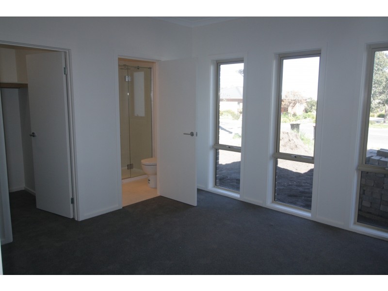 1/18 Kidston Parade, Mansfield VIC 3722