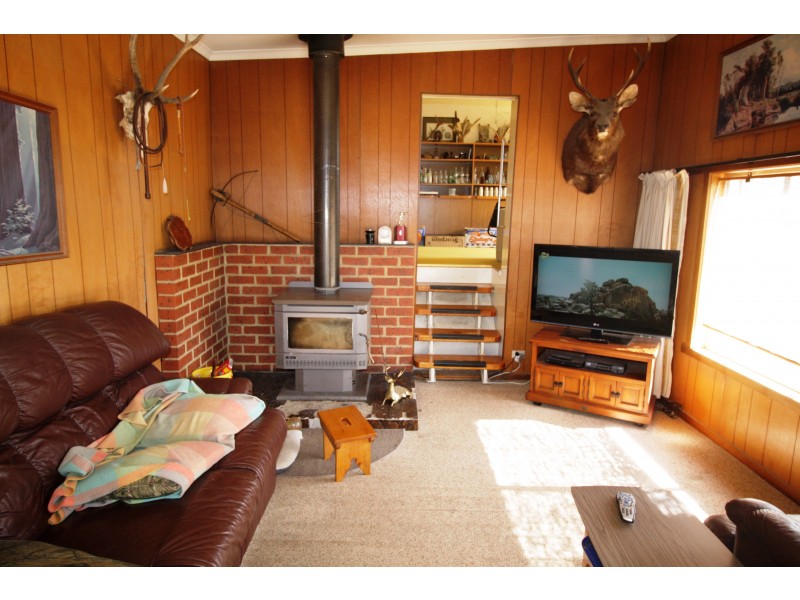 7 Lake Drive, Howqua Inlet VIC 3723
