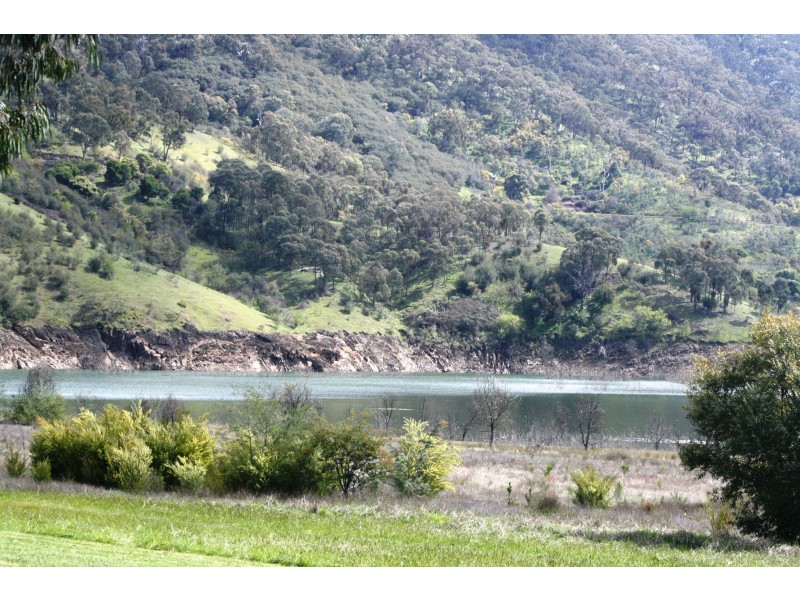 7 Lake Drive, Howqua Inlet VIC 3723