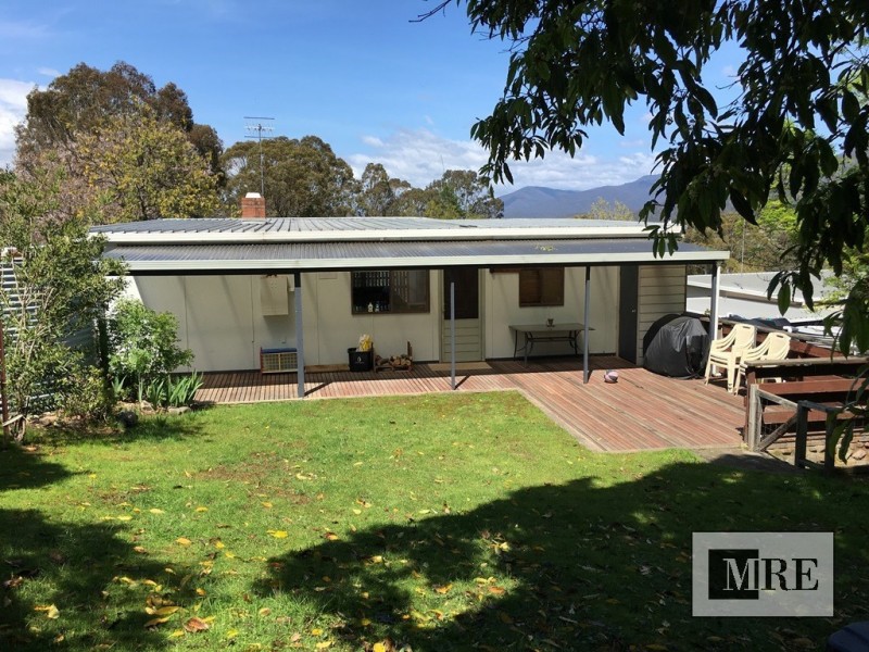 3 Goughs Crescent, Goughs Bay VIC 3723