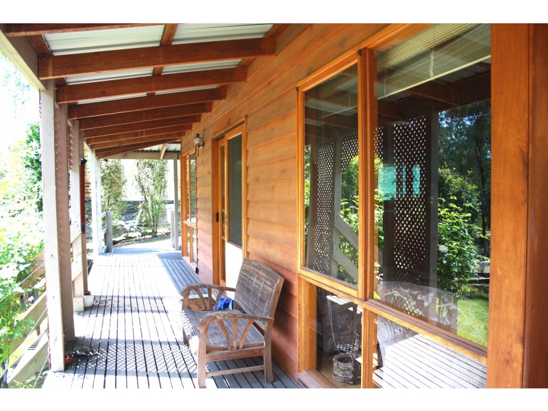 6 Barnetts Road, Howqua Inlet VIC 3723