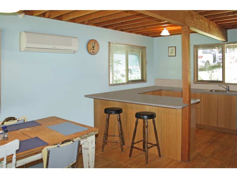 6 Barnetts Road, Howqua Inlet VIC 3723