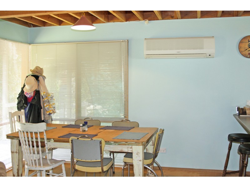 6 Barnetts Road, Howqua Inlet VIC 3723